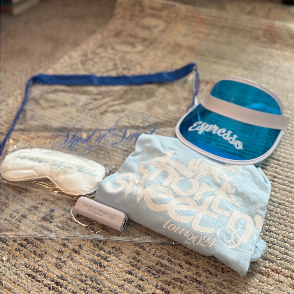 Sabrina Carpenter Short n’ Sweet VIP box